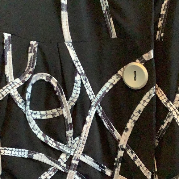 Elegant Frank Lyman Sheer Jacket with lace detail - Picture 3 of 6